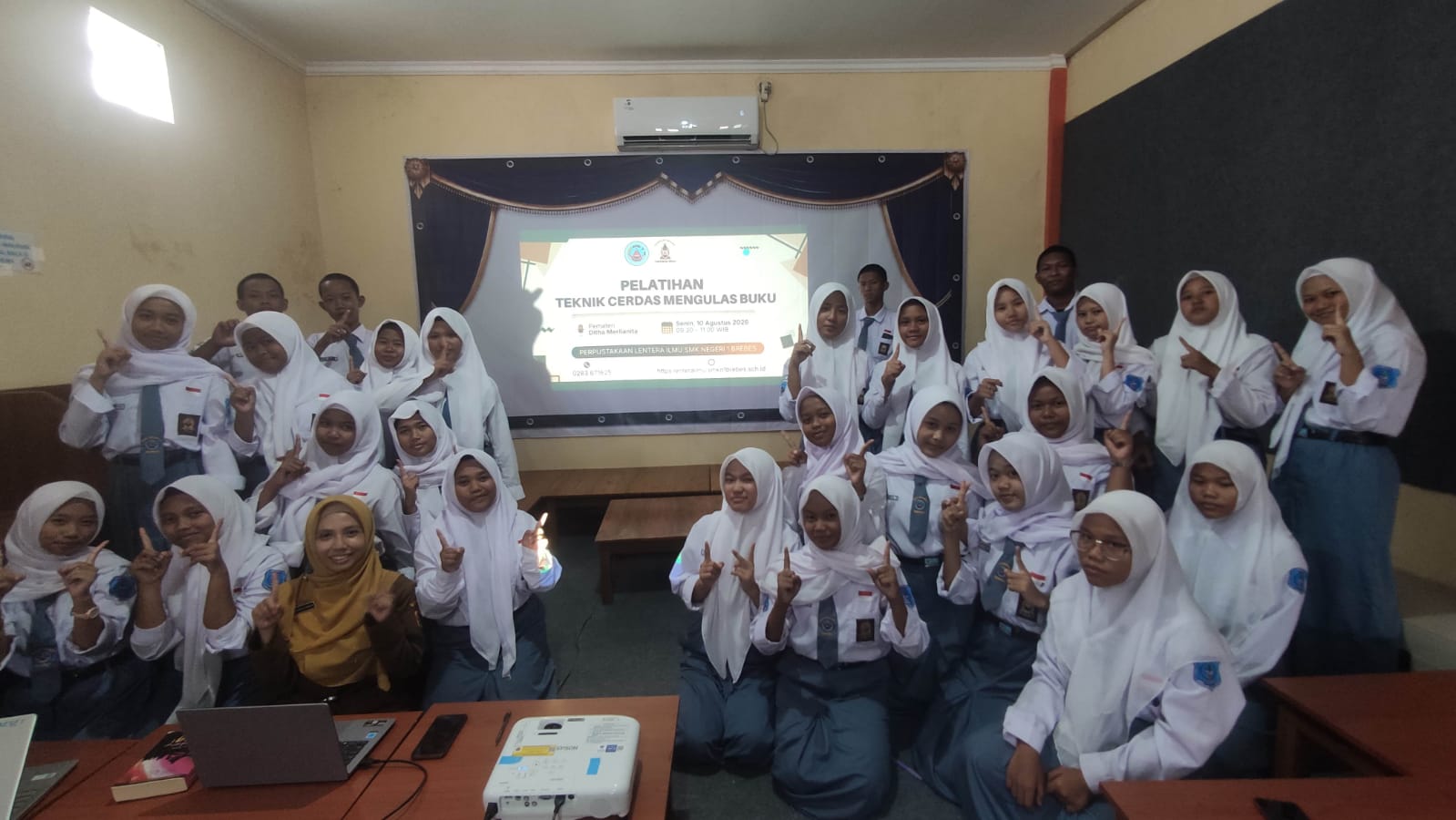 Pelatihan teknik cerdas mengulas buku 4