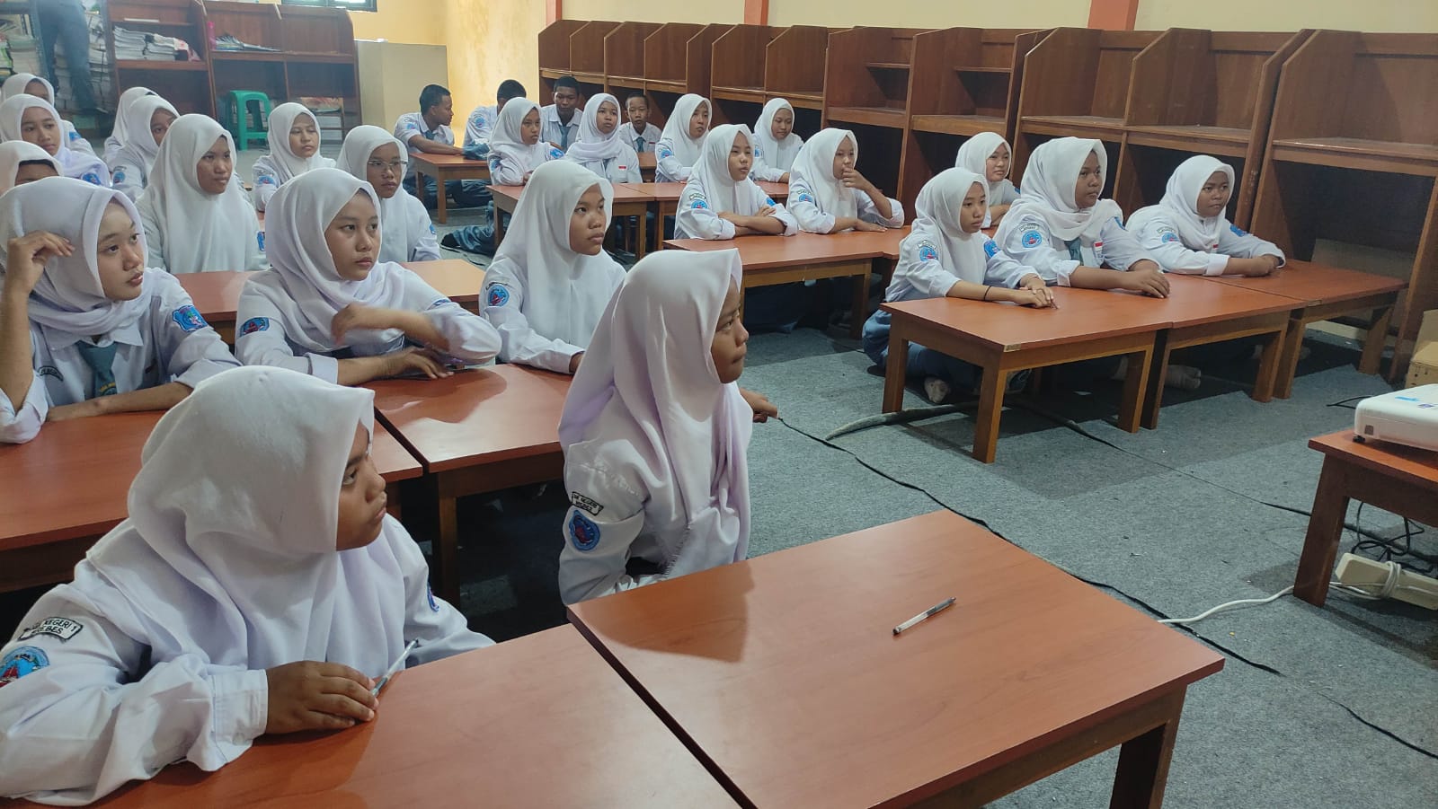 Pelatihan teknik cerdas mengulas buku 7
